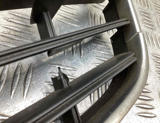 Заглушка (решетка) в бампер передний Volkswagen Passat B6 (3C) 2005-2010  Volkswagen Passat Passat B6 (3C) 2005-2010