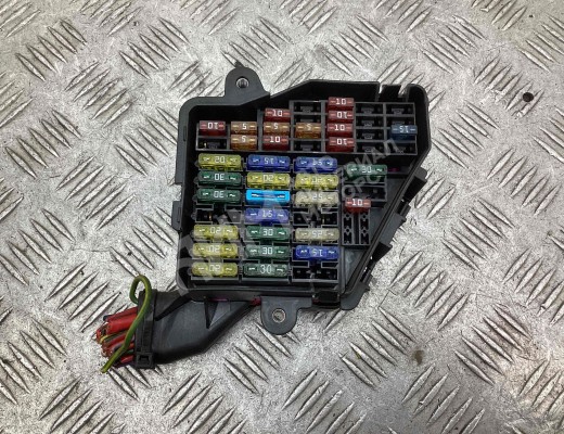 Блок предохранителей Volkswagen Golf IV (1J) 1997-2004  Volkswagen Golf Golf IV (1J) 1997-2004