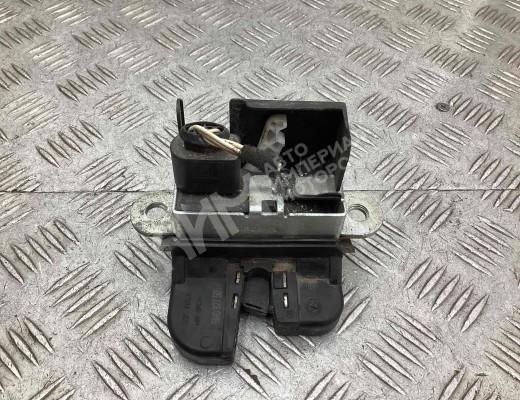 Замок багажника Volkswagen Golf+ V (5M) 2005-2014  Volkswagen Golf Plus Golf+ V (5M) 2005-2014