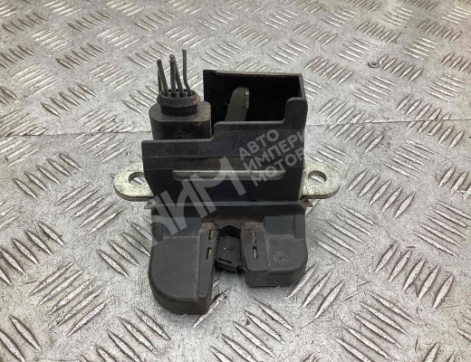Замок багажника Volkswagen Golf+ V (5M) 2005-2014  Volkswagen Golf Plus Golf+ V (5M) 2005-2014