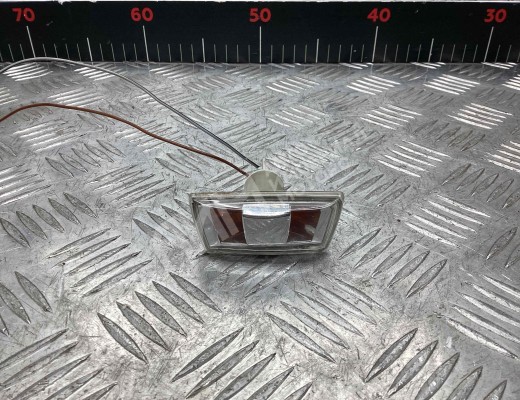 Повторитель передний правый Opel Astra H 2007-2010 рестайлинг  Opel Astra Astra H 2007-2010 рестайлинг