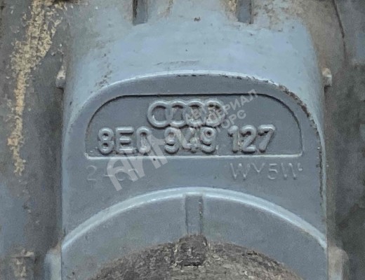 Повторитель передний правый Audi A6 C5 (4B) 2001-2004 рестайлинг  Audi A6 A6 C5 (4B) 2001-2004 рестайлинг