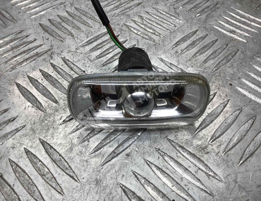 Повторитель передний правый Audi A6 C5 (4B) 2001-2004 рестайлинг  Audi A6 A6 C5 (4B) 2001-2004 рестайлинг