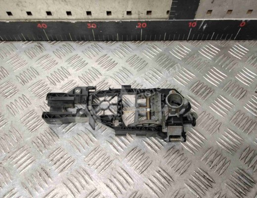 Скелет ручки наружной передней левой Volkswagen Passat B6 (3C) 2005-2010  Volkswagen Passat Passat B6 (3C) 2005-2010