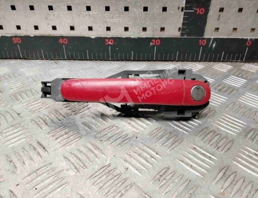 Ручка наружная передняя левая Volkswagen Passat B5 (3B) 1996-2000  Volkswagen Passat Passat B5 (3B) 1996-2000