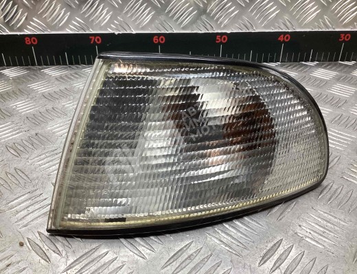 Поворотник левый Audi A4 B5 (8D) 1994-1999  Audi A4 A4 B5 (8D) 1994-1999