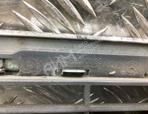 Решетка радиатора Mercedes C (W203) 2000-2004  Mercedes C C (W203) 2000-2004