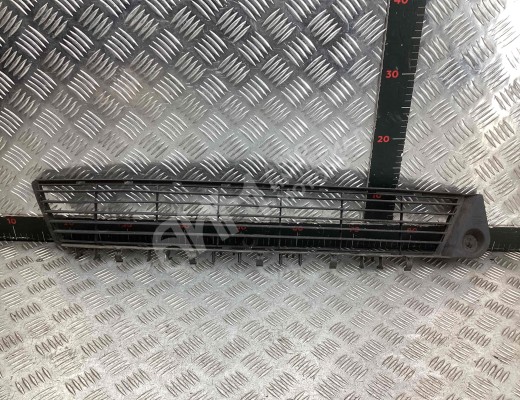 Заглушка (решетка) в бампер передний Opel Vectra C 2002-2005  Opel Vectra Vectra C 2002-2005