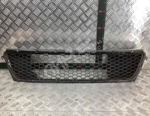 Заглушка (решетка) в бампер передний Dacia Sandero I (B90) 2008-2012  Dacia Sandero Sandero I (B90) 2008-2012