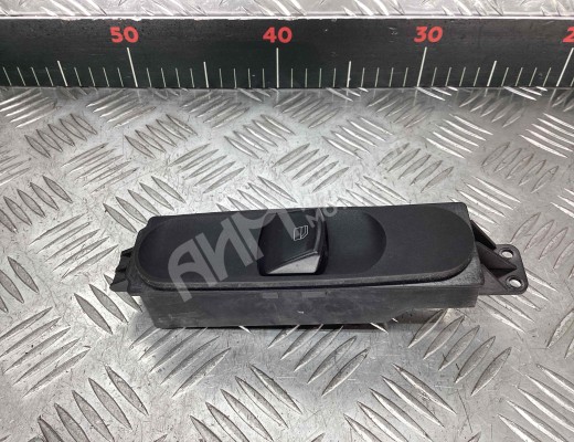 Кнопка стеклоподъемника переднего правого Mercedes Vito II (W639) 2003-2010  Mercedes Vito Vito II (W639) 2003-2010