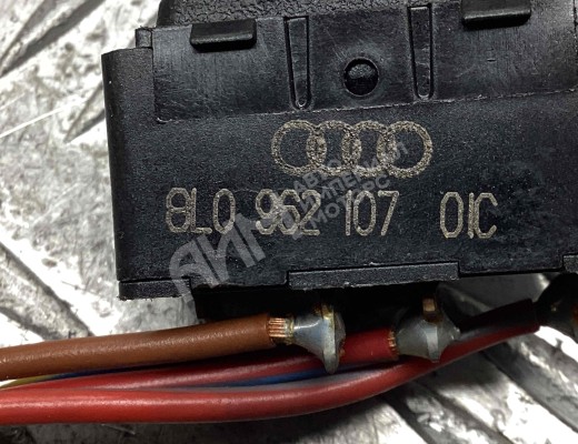 Кнопка центрального замка Audi A4 B5 (8D) 1999-2001 рестайлинг  Audi A4 A4 B5 (8D) 1999-2001 рестайлинг
