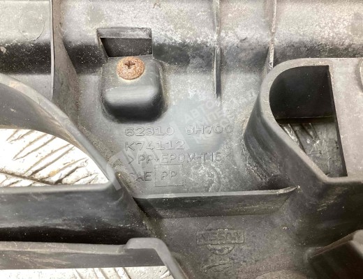 Решетка радиатора Nissan X-trail (T30) 2001-2004  Nissan X-Trail X-trail (T30) 2001-2004