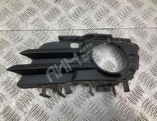 Заглушка (решетка) в бампер передний Opel Vectra C 2002-2005  Opel Vectra Vectra C 2002-2005