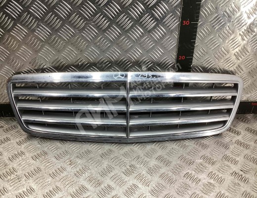 Решетка радиатора Mercedes C (W203) 2004-2007 рестайлинг  Mercedes C C (W203) 2004-2007 рестайлинг