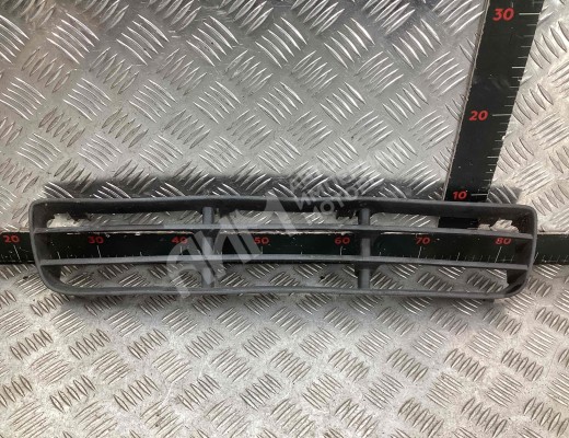 Заглушка (решетка) в бампер Volkswagen Bora (1J) 1998-2005  Volkswagen Bora Bora (1J) 1998-2005