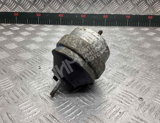 Подушка крепления двигателя Volkswagen Passat B5 (3B) 1996-2000  Volkswagen Passat Passat B5 (3B) 1996-2000
