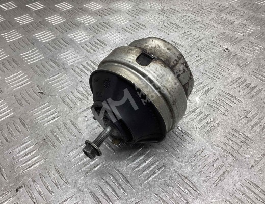 Подушка крепления двигателя Volkswagen Passat B5 (3B) 1996-2000  Volkswagen Passat Passat B5 (3B) 1996-2000