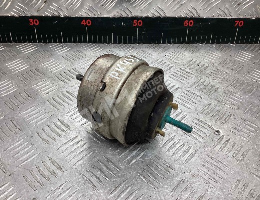 Подушка крепления двигателя Audi A4 B6 (8EC, 8E5) 2000-2004  Audi A4 A4 B6 (8EC, 8E5) 2000-2004