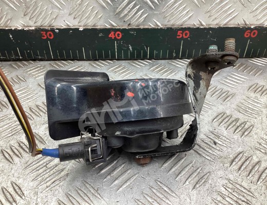 Сигнал (клаксон) Audi A6 C5 (4B) 1997-2001  Audi A6 A6 C5 (4B) 1997-2001