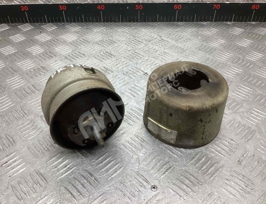 Подушка крепления двигателя Audi A4 B6 (8EC, 8E5) 2000-2004  Audi A4 A4 B6 (8EC, 8E5) 2000-2004