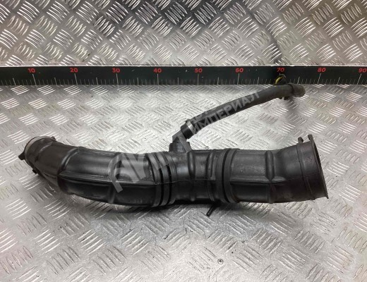 Патрубок воздушного фильтра Volvo V40 I (VW) 2000-2004 рестайлинг  Volvo V40 V40 I (VW) 2000-2004 рестайлинг