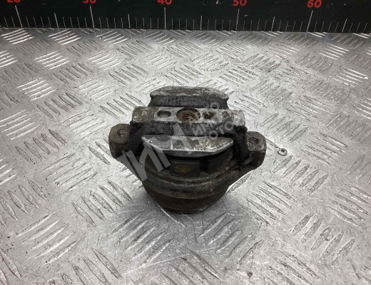 Подушка крепления КПП Audi A6 C5 (4B) 1997-2001  Audi A6 A6 C5 (4B) 1997-2001