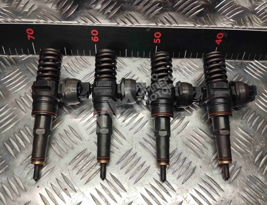 Форсунка Volkswagen Golf IV (1J) 1997-2004  Volkswagen Golf Golf IV (1J) 1997-2004