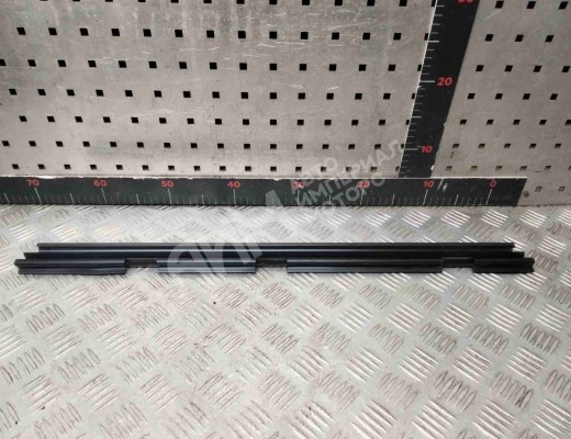 Уплотнитель стекла двери (бархотка) Volkswagen Passat B5 (3B) 1996-2000  Volkswagen Passat Passat B5 (3B) 1996-2000