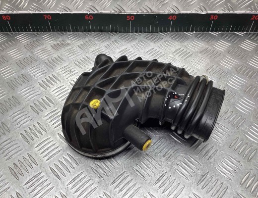 Патрубок воздушного фильтра Audi 100 C3 1982-1991  Audi 100 100 C3 1982-1991