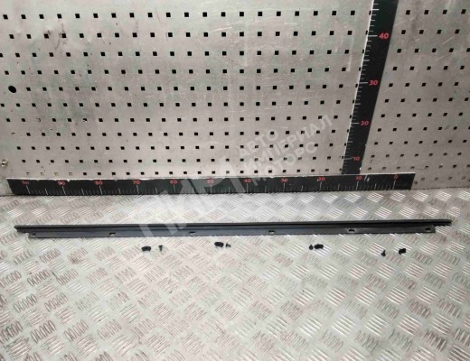 Молдинг стекла двери передней левой наружный Volkswagen Golf V (1K) 2004-2009  Volkswagen Golf Golf V (1K) 2004-2009