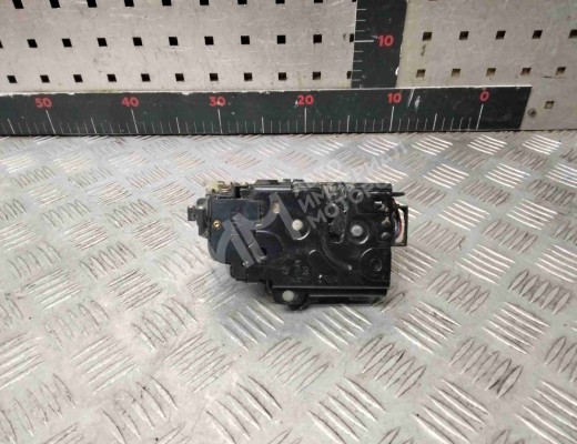 Замок двери задней левой Volkswagen Passat B5 (3B) 1996-2000  Volkswagen Passat Passat B5 (3B) 1996-2000