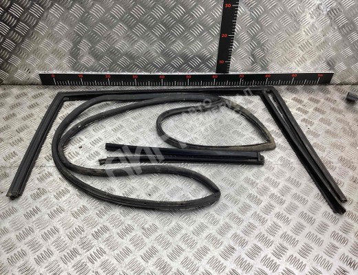 Уплотнитель двери задней правой Ford Fusion (JU) 2005-2012 рестайлинг  Ford Fusion Fusion (JU) 2005-2012 рестайлинг