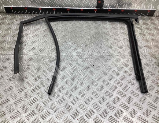 Уплотнитель стекла двери (бархотка) Volkswagen Golf Sportsvan I 2014-2020  Volkswagen Golf Sportsvan Golf Sportsvan I 2014-2020