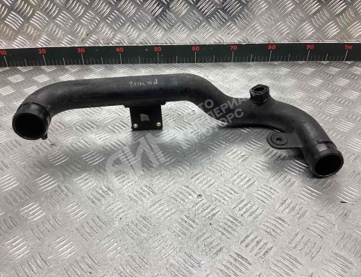 Патрубок интеркулера Volkswagen Passat B5 (3B) 1996-2000  Volkswagen Passat Passat B5 (3B) 1996-2000