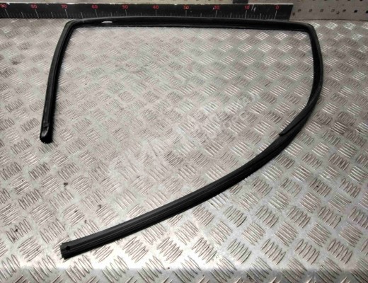Уплотнитель двери задней левой Opel Zafira A 2003-2005 рестайлинг  Opel Zafira Zafira A 2003-2005 рестайлинг