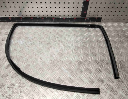 Уплотнитель двери задней левой Opel Zafira A 2003-2005 рестайлинг  Opel Zafira Zafira A 2003-2005 рестайлинг