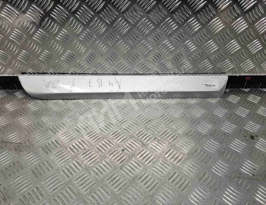 Молдинг двери задней правой Audi A4 B7 (8EC, 8ED) 2004-2008  Audi A4 A4 B7 (8EC, 8ED) 2004-2008