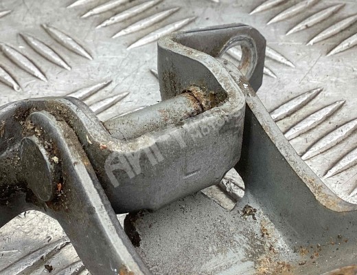 Петля двери передней правой Mazda 3 I (BK) 2003-2009  Mazda 3 3 I (BK) 2003-2009