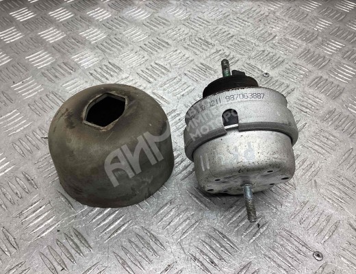 Подушка крепления двигателя Volkswagen Passat B5 (3B) 1996-2000  Volkswagen Passat Passat B5 (3B) 1996-2000