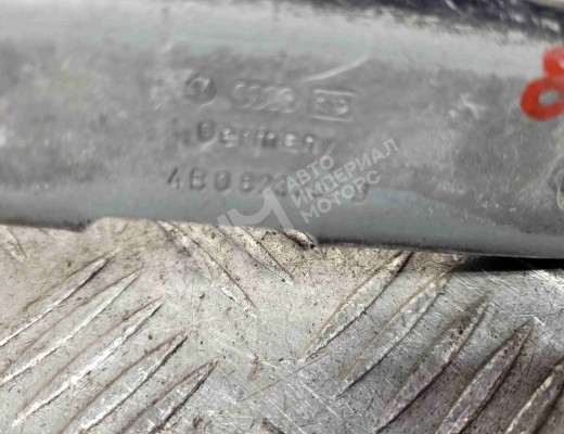 Петля капота правая Audi A6 C5 (4B) 1997-2001  Audi A6 A6 C5 (4B) 1997-2001