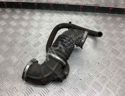 Патрубок воздушного фильтра Volvo V40 I (VW) 2000-2004 рестайлинг  Volvo V40 V40 I (VW) 2000-2004 рестайлинг