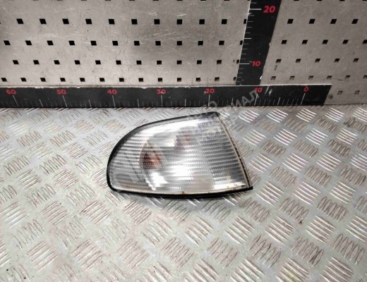 Поворотник правый Audi A4 B5 (8D) 1994-1999  Audi A4 A4 B5 (8D) 1994-1999