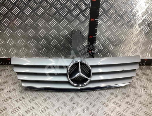 Решетка радиатора Mercedes C (W203) 2000-2004  Mercedes C C (W203) 2000-2004