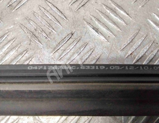 Молдинг стекла двери задней правой наружный Chrysler Voyager IV (RG) 2001-2008  Chrysler Voyager Voyager IV (RG) 2001-2008