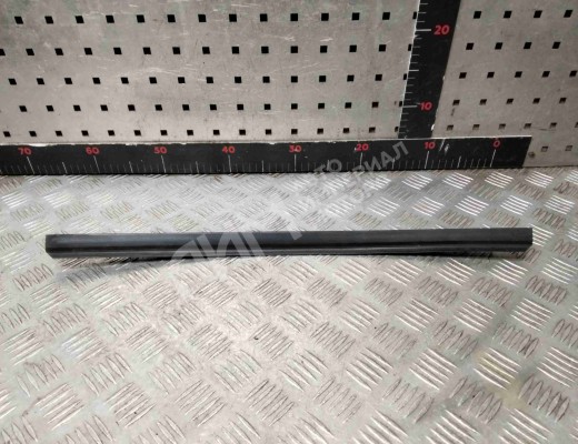 Молдинг стекла двери задней правой наружный Chrysler Voyager IV (RG) 2001-2008  Chrysler Voyager Voyager IV (RG) 2001-2008