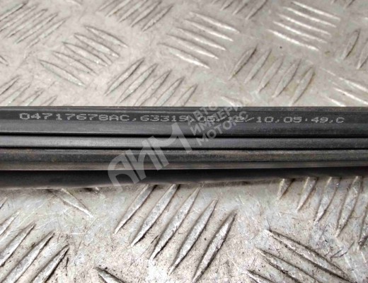 Молдинг стекла двери задней левой наружный Chrysler Voyager IV (RG) 2001-2008  Chrysler Voyager Voyager IV (RG) 2001-2008
