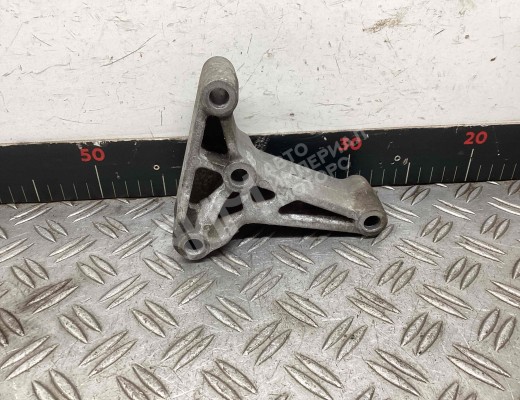 Кронштейн генератора Renault Midlum I 2000-2006  Renault Midlum Midlum I 2000-2006