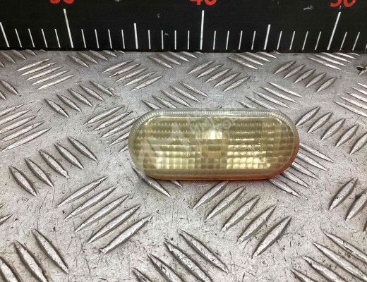 Повторитель передний левый Volkswagen Bora (1J) 1998-2005  Volkswagen Bora Bora (1J) 1998-2005