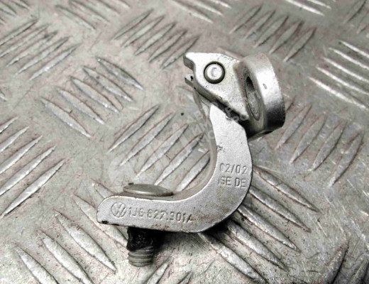 Петля крышки багажника Volkswagen Golf IV (1J) 1997-2004  Volkswagen Golf Golf IV (1J) 1997-2004