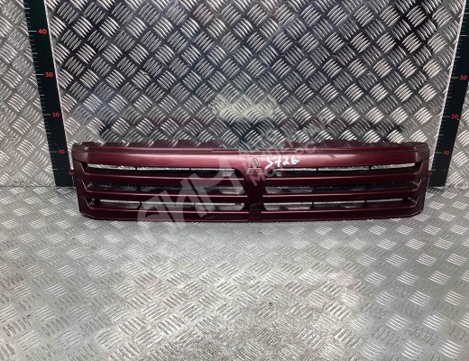 Решетка радиатора Mitsubishi Space Wagon III 1998-2004  Mitsubishi Space Wagon Space Wagon III 1998-2004